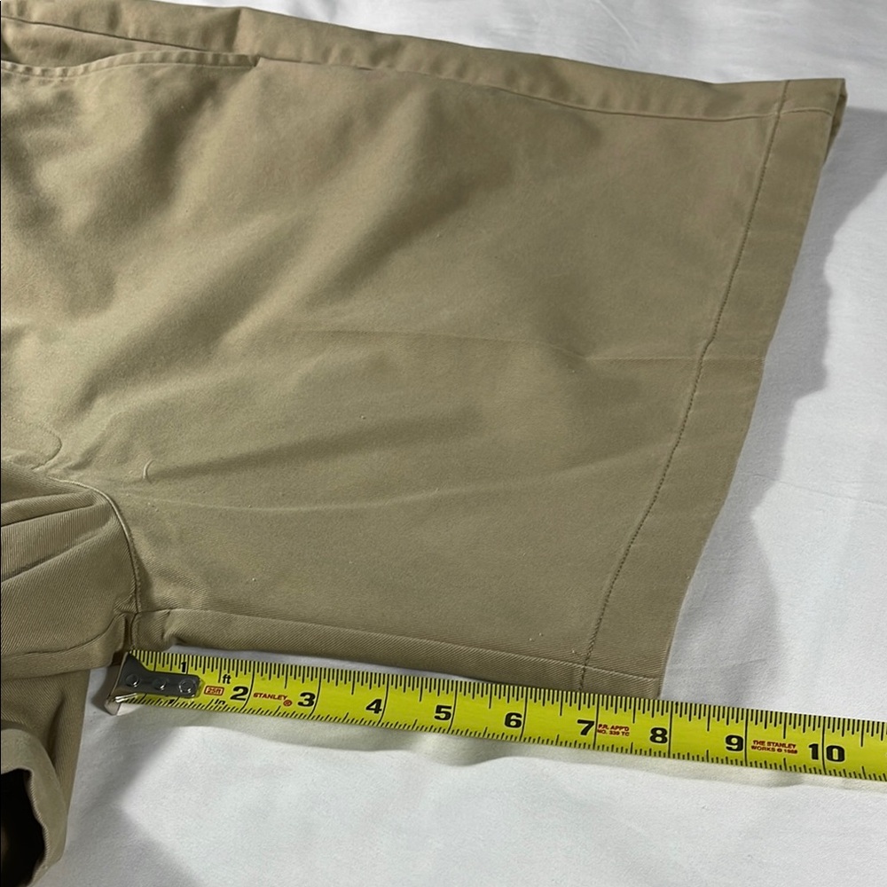 L.L. Bean mens khaki Comfort Fit flat front 8" chino shorts - size 42 - Picture 10 of 11